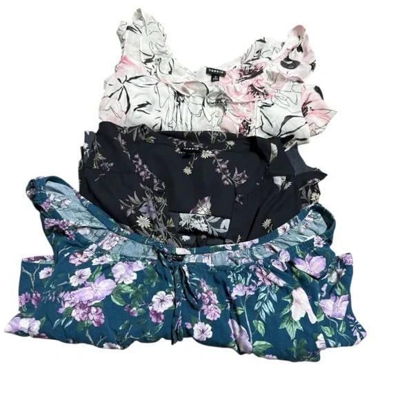 Torrid Women’s Plus Size Floral Blouses Bundle Lot Size 3XL - Picture 1 of 7